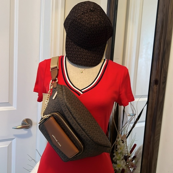 Michael Kors Belt Bag - Picture 2 of 9